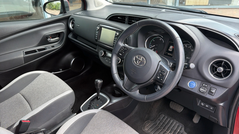 Toyota Yaris 1.5 Hybrid Y20 5dr CVT [Bi-tone] Hybrid Hatchback